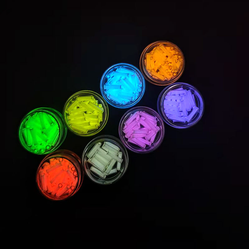 قطعة واحدة من أنبوب مضيء ذاتي  - مراجعة Glow Sticks Survival وسعره